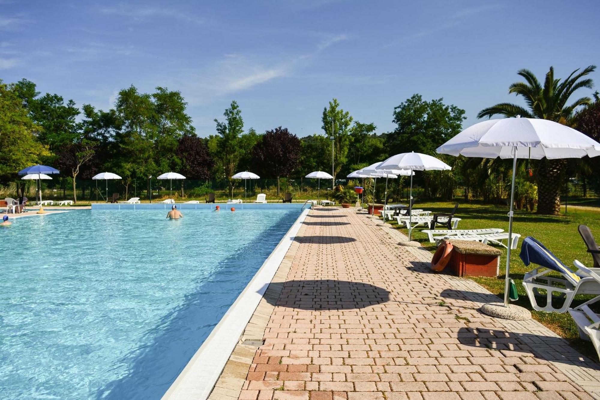 Centro Vacanze - Garden River Альтидона Экстерьер фото