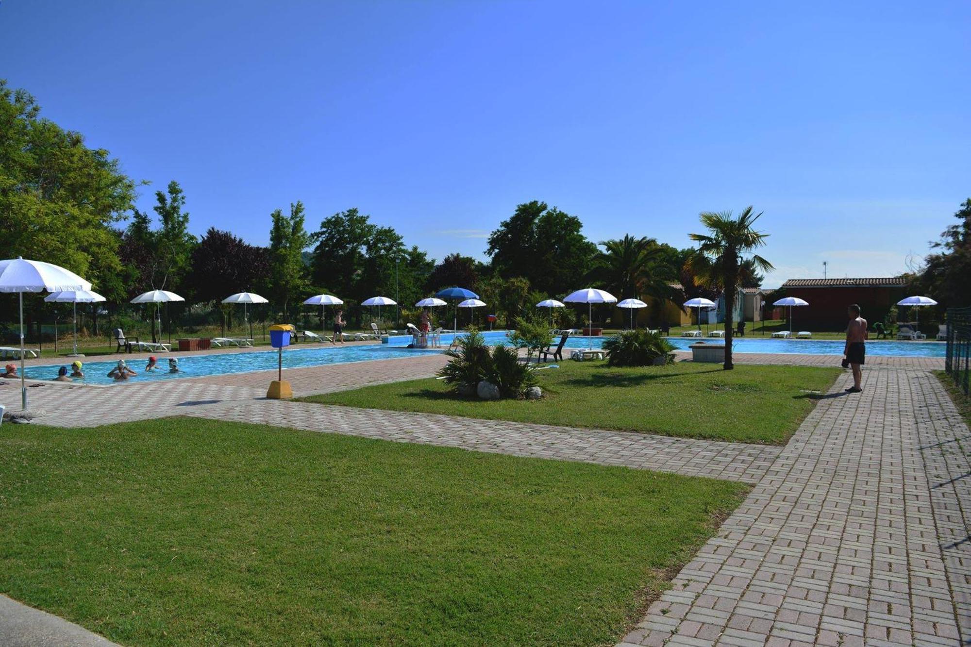 Centro Vacanze - Garden River Альтидона Экстерьер фото