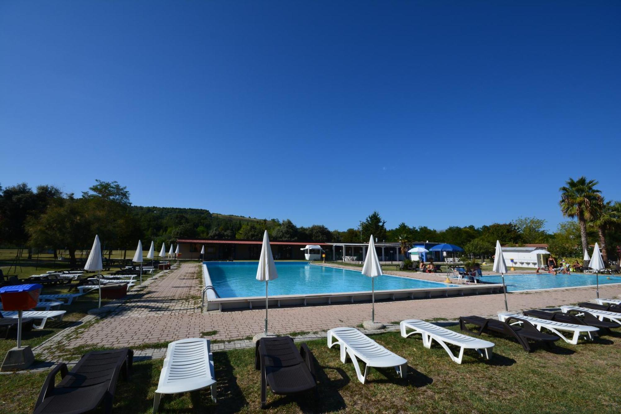 Centro Vacanze - Garden River Альтидона Экстерьер фото